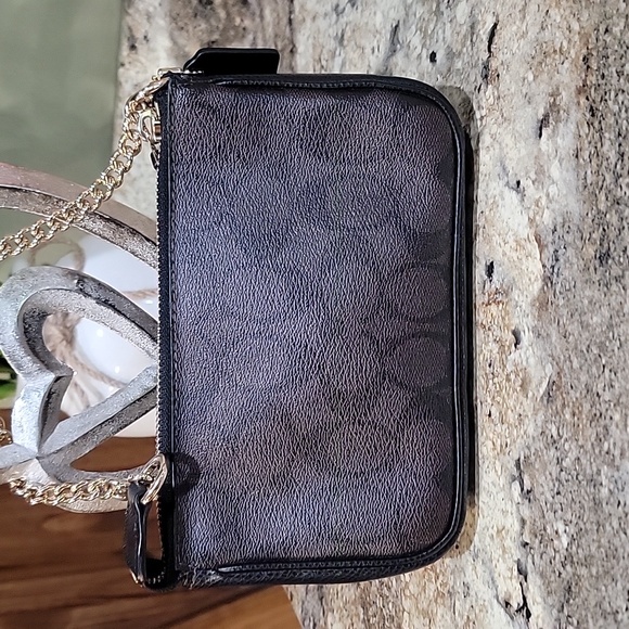 Coach EUC Dark Brown Signature Gold Chain LARGE WRISTLET - Picture 4 of 8